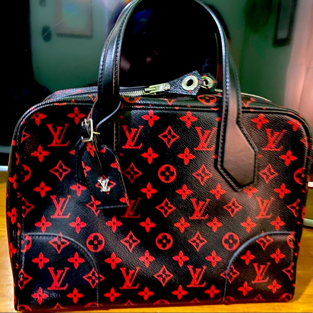 Louis Vuitton Dora Soft Handbag Limited Edition Monogram Infrarouge MM